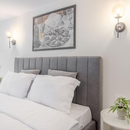Apartament Ultra-Central Lux + Free Parking + Self Check-In Oradea Zewnętrze zdjęcie