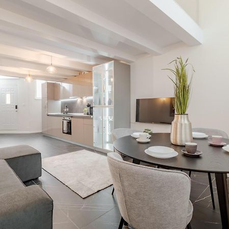 Apartament Ultra-Central Lux + Free Parking + Self Check-In Oradea Zewnętrze zdjęcie
