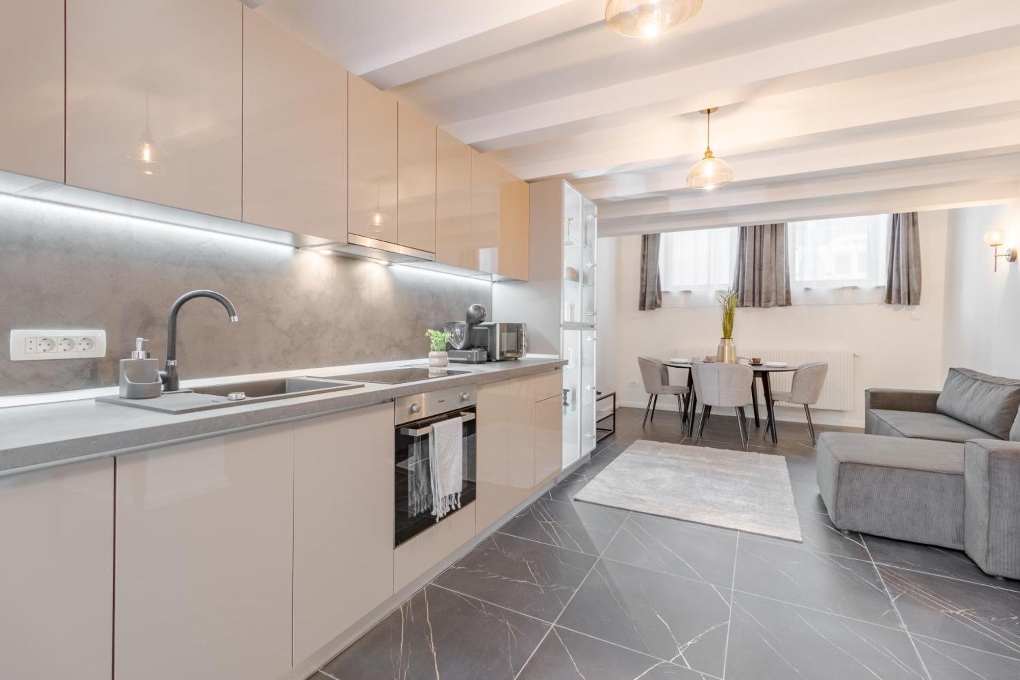 Apartament Ultra-Central Lux + Free Parking + Self Check-In Oradea Zewnętrze zdjęcie