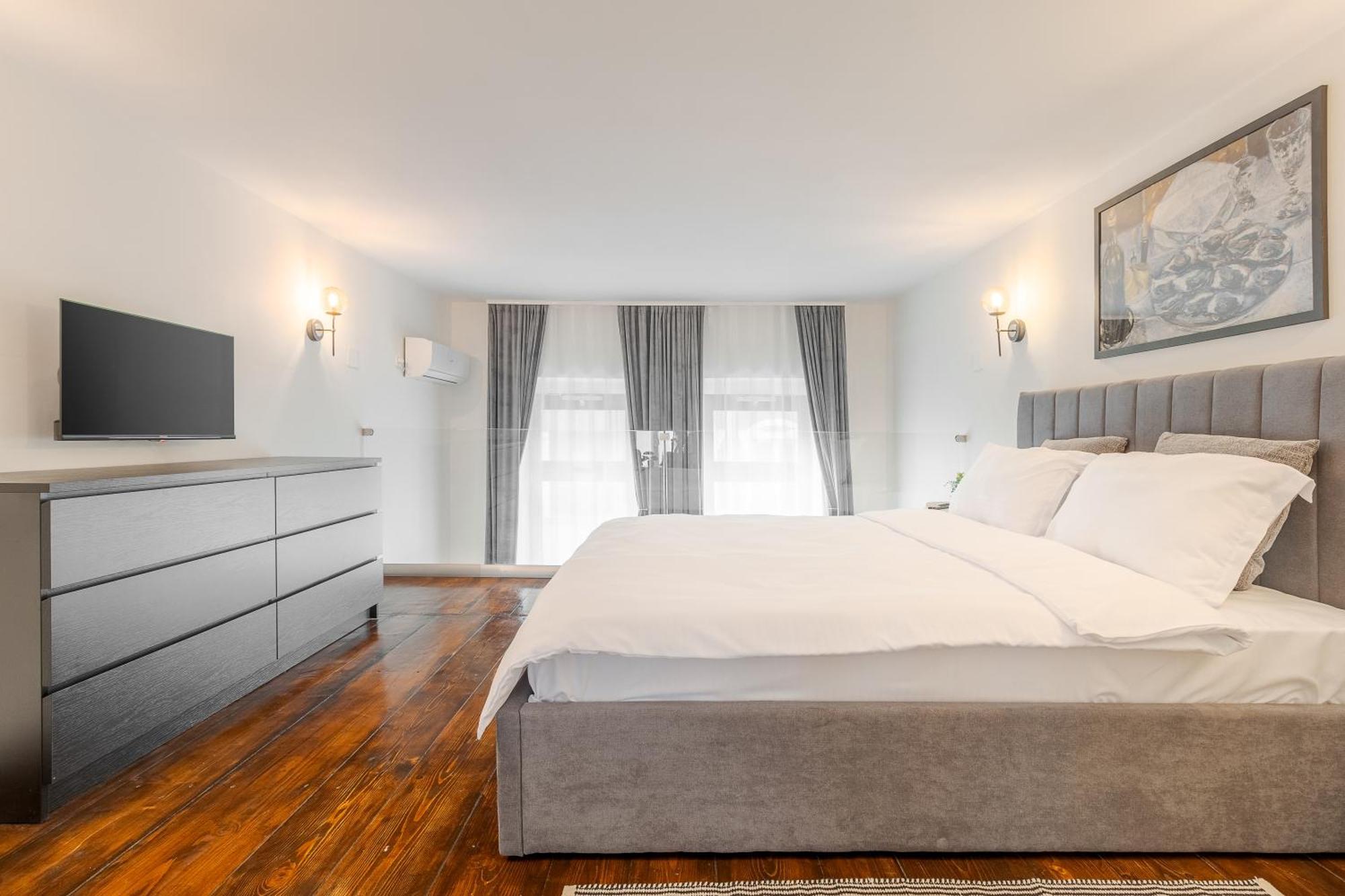Apartament Ultra-Central Lux + Free Parking + Self Check-In Oradea Zewnętrze zdjęcie