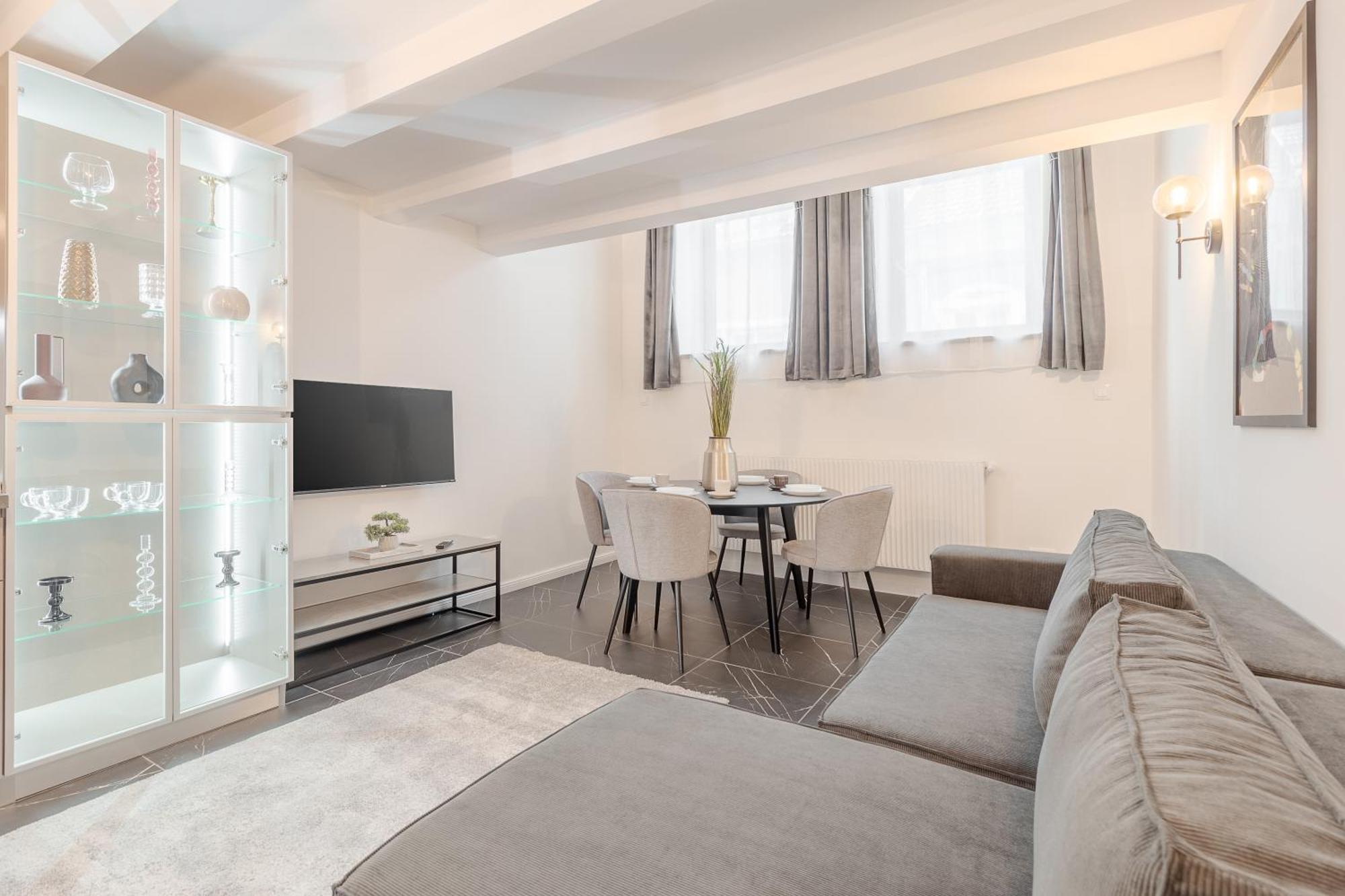 Apartament Ultra-Central Lux + Free Parking + Self Check-In Oradea Zewnętrze zdjęcie