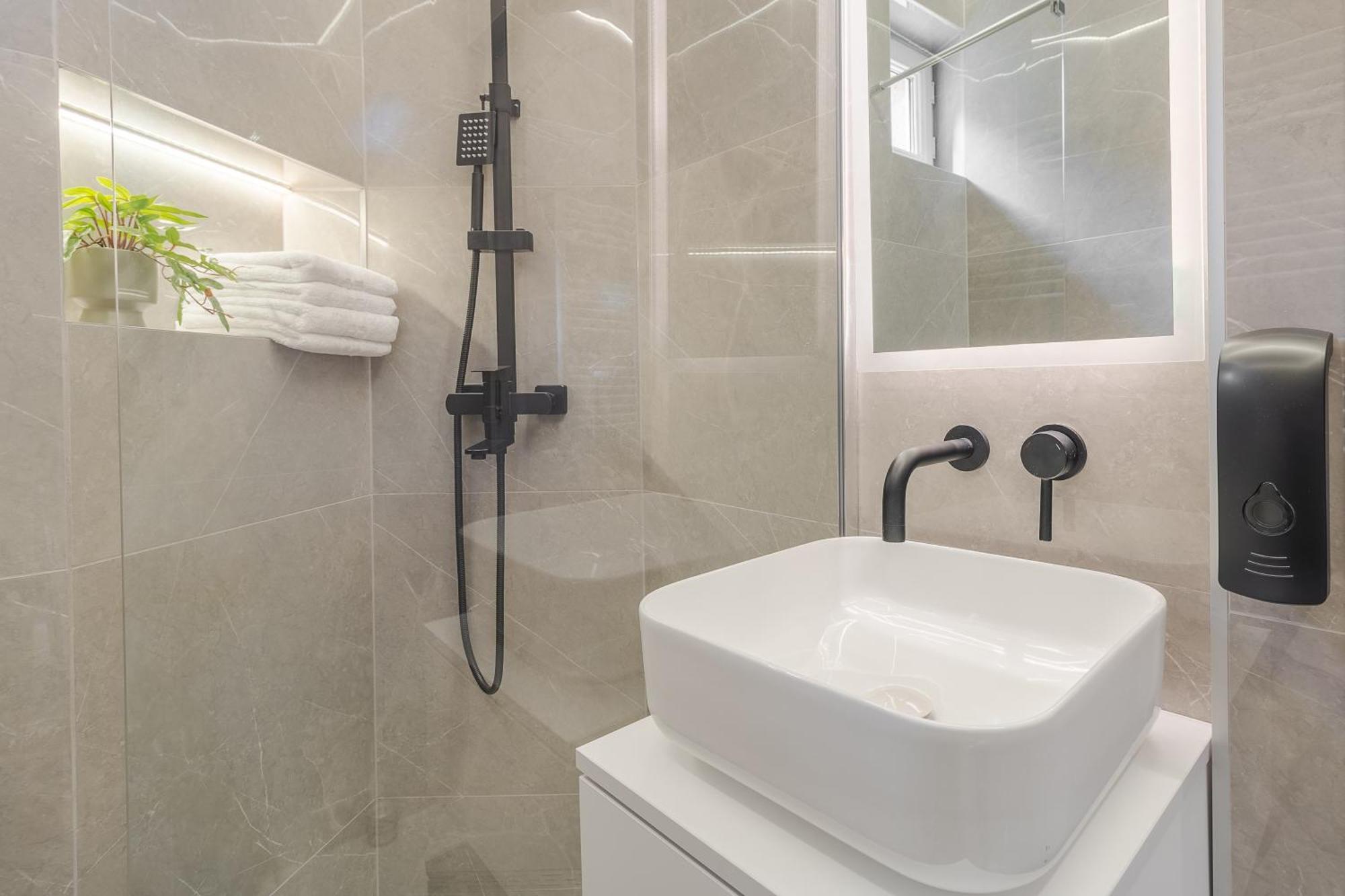 Apartament Ultra-Central Lux + Free Parking + Self Check-In Oradea Zewnętrze zdjęcie