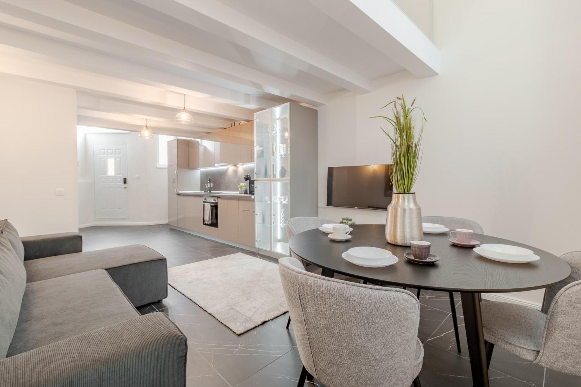 Apartament Ultra-Central Lux + Free Parking + Self Check-In Oradea Zewnętrze zdjęcie